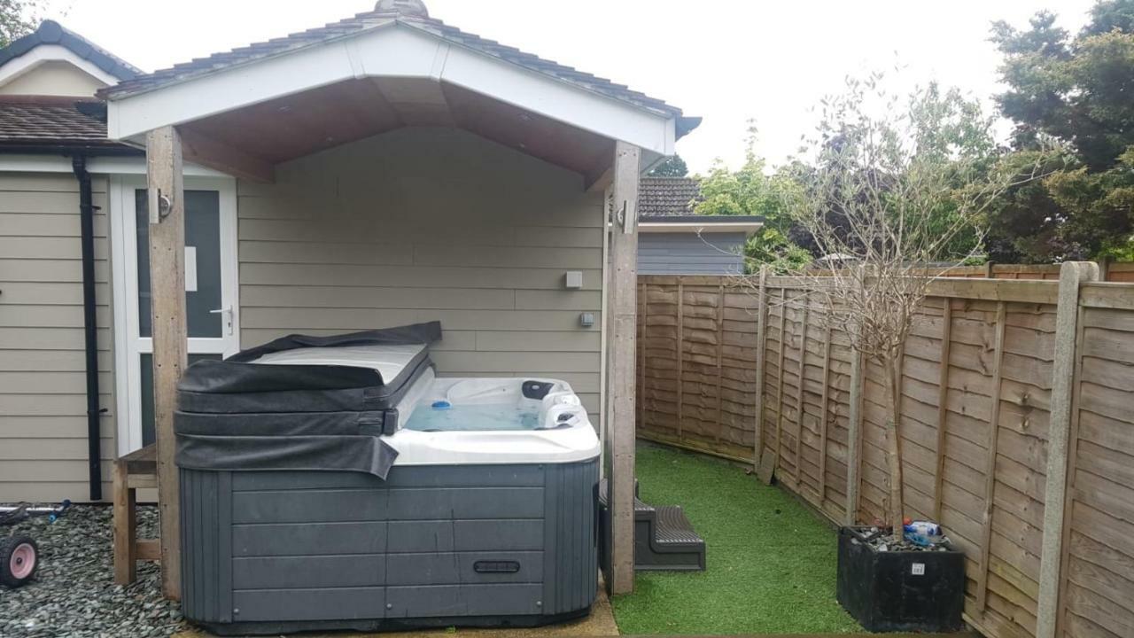 Four Corners Holiday Home Hot Tub & Sauna ファーンダウン エクステリア 写真